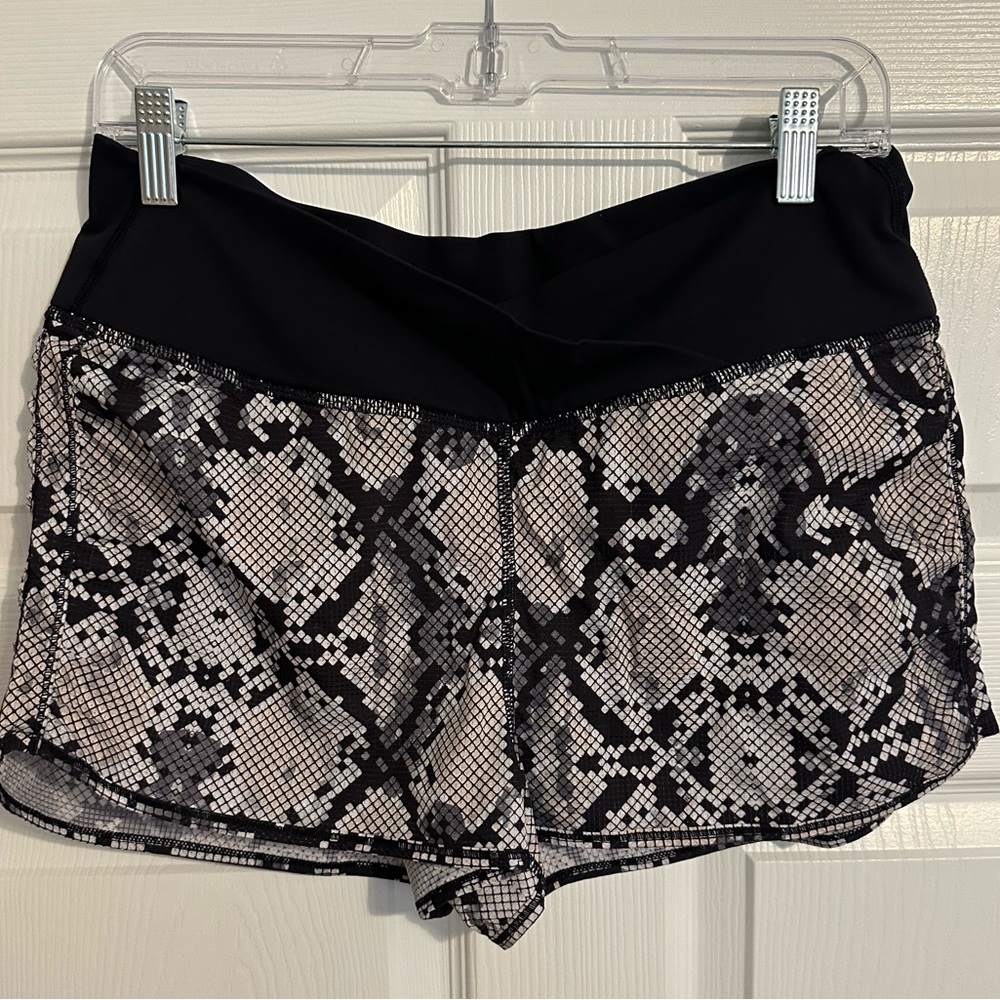 EUC LULULEMON Snakeskin Print Shorts Size 8